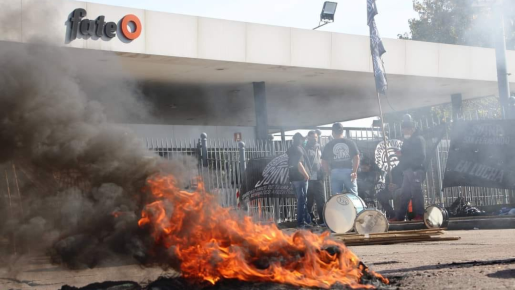 Fate cierra dejando a más de 900 obreros sin trabajo y el SUTNA convoca a un plan de lucha