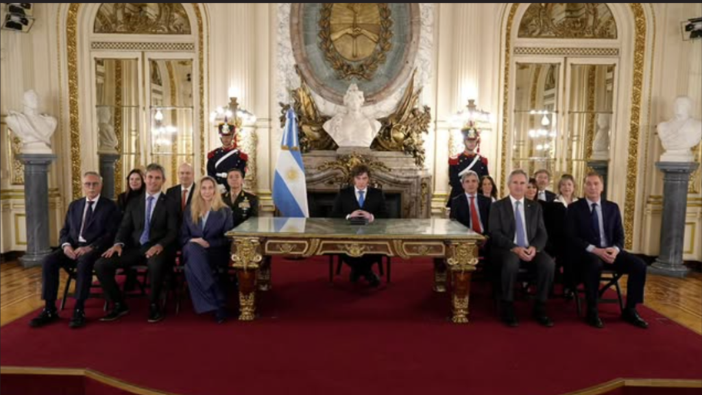 Milei usa la causa Malvinas como bandera